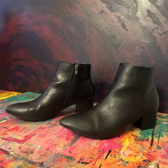 Weeboo Black Leather Booties - Size Women’s 9 - Picture 2 of 10